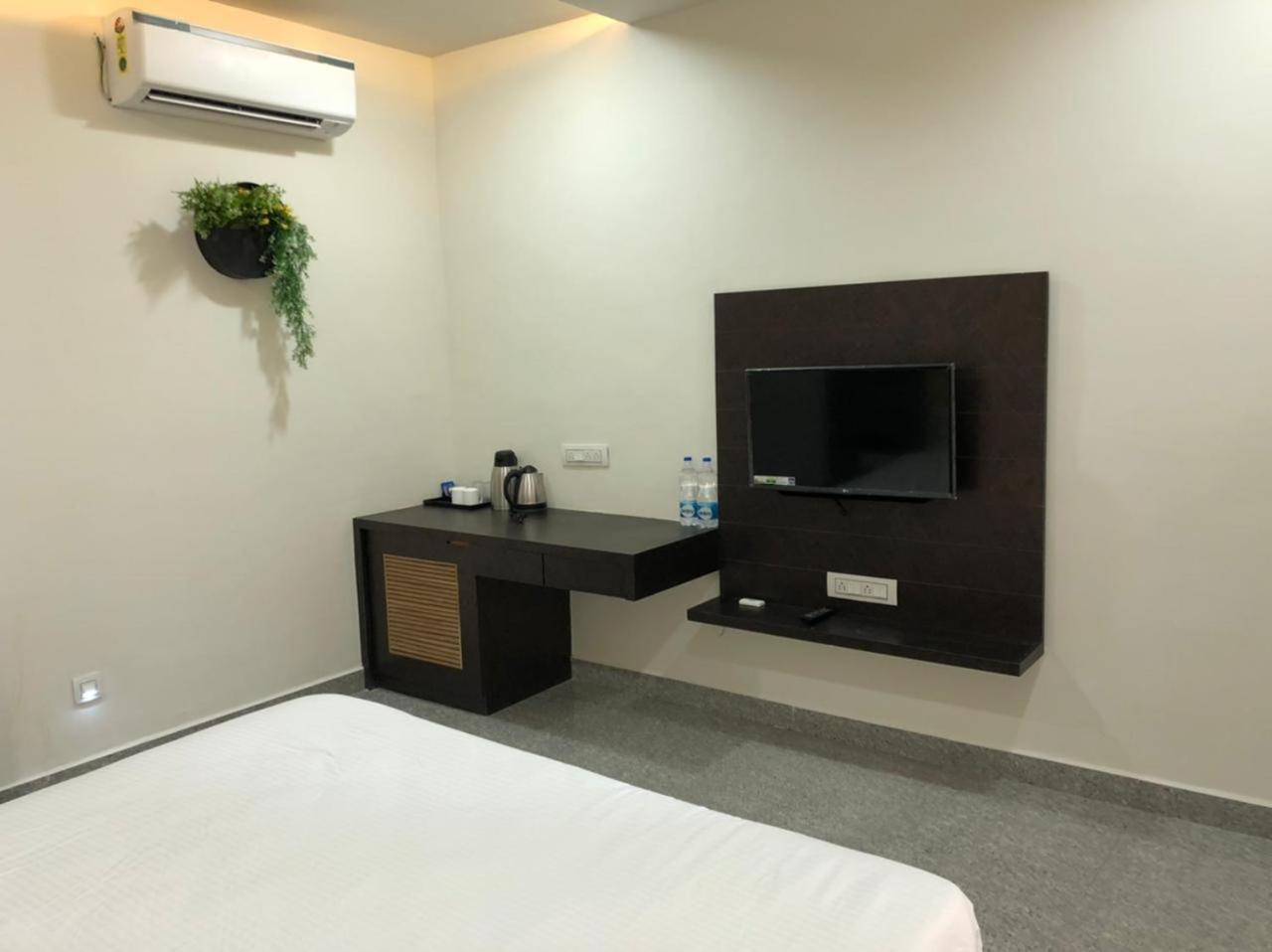 Amazing Fun World By Nexottel Hotel Dwarka  Exterior photo